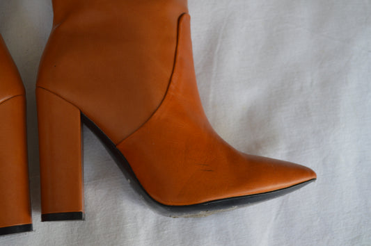 Yves Saint Laurent Knee high Boots